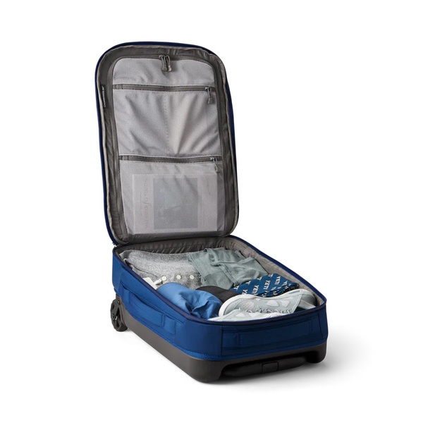 Crossroads Luggage 22" Navy - 35 Litre