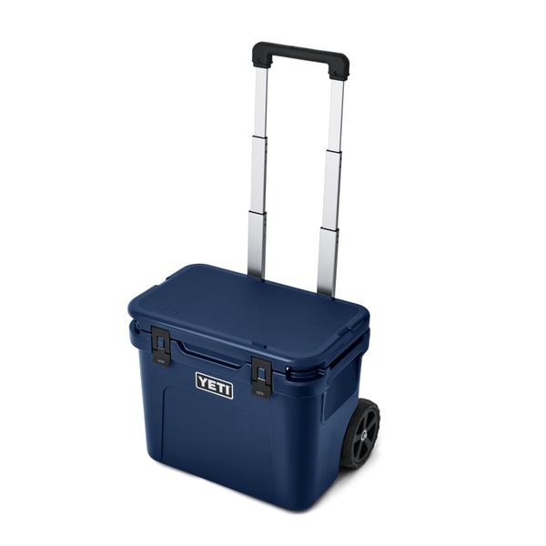 Roadie 32 Wheeled Ice Box with Telescopic Handle - Navy