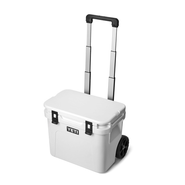 Roadie 32 Wheeled Ice Box With Telescopic Handle - White - 30 Litre