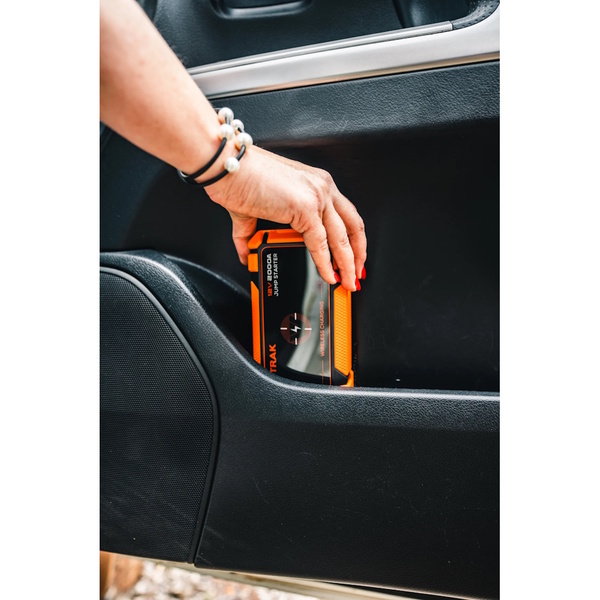 Battery Jumpstarter 17Kmah H/D Case 500L Torch